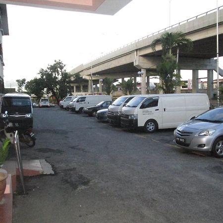 Hotel Damai Parit Buntar Exterior photo